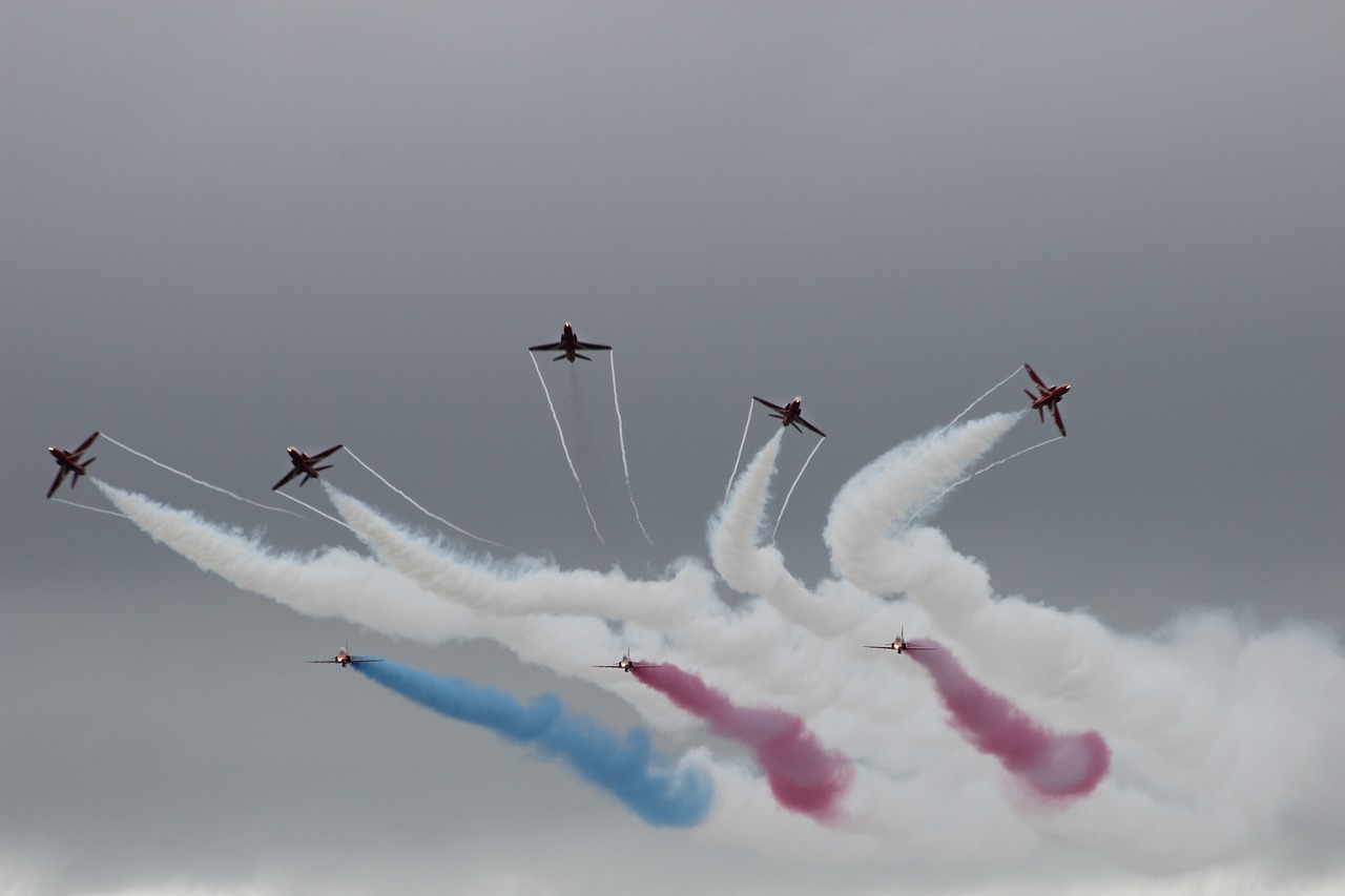 red arrows  display  jet free photo