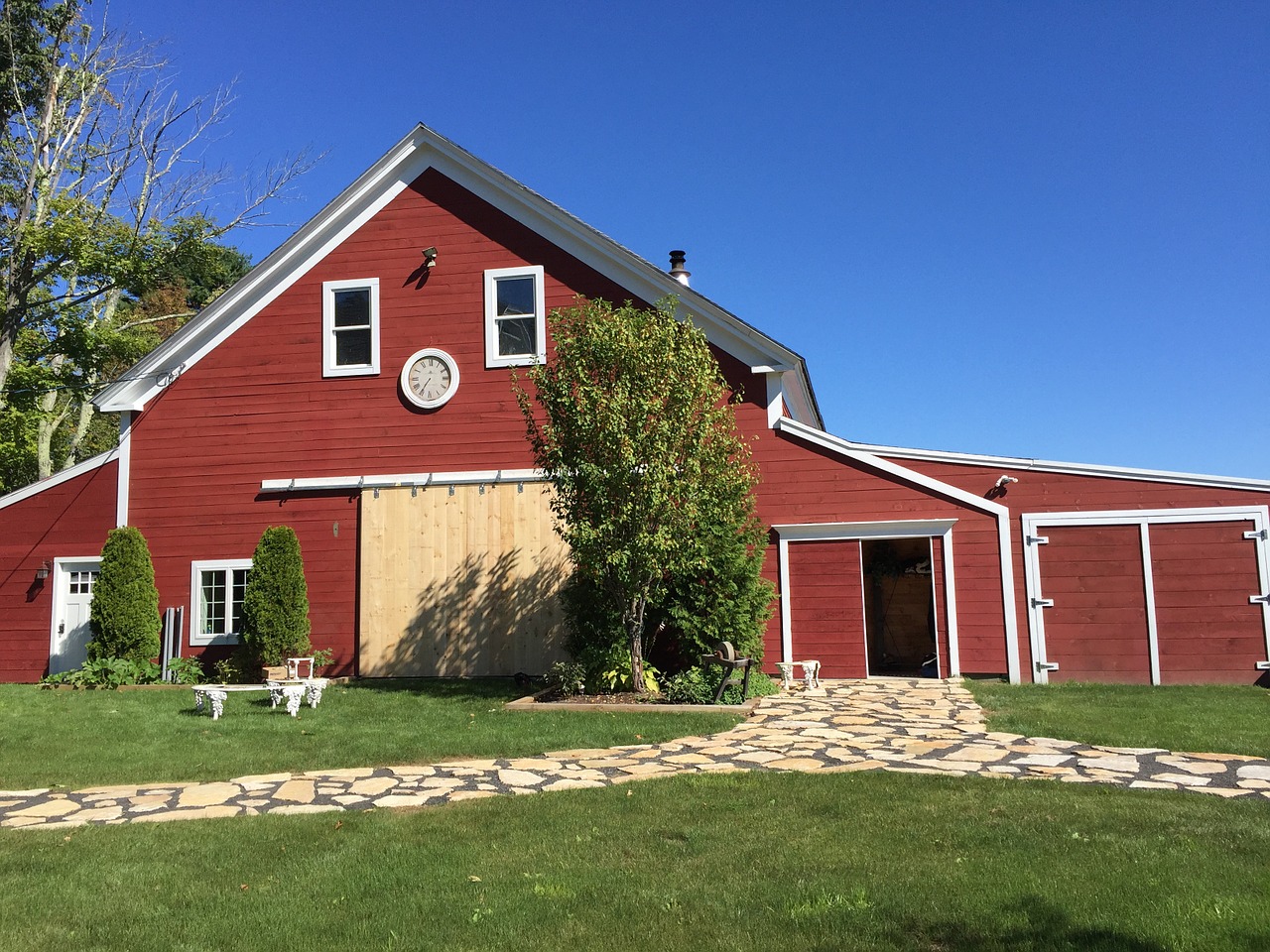 red barn farm maine free photo