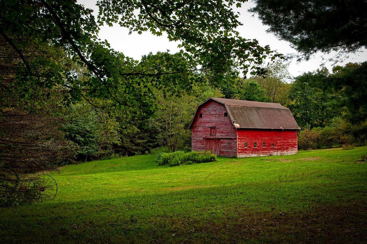 red barn farm rustic free photo