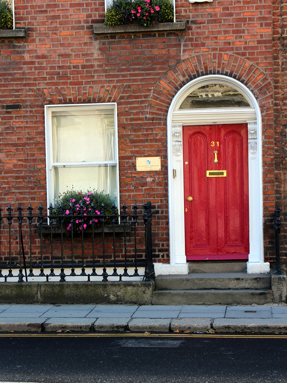 red door apartment entrance free photo