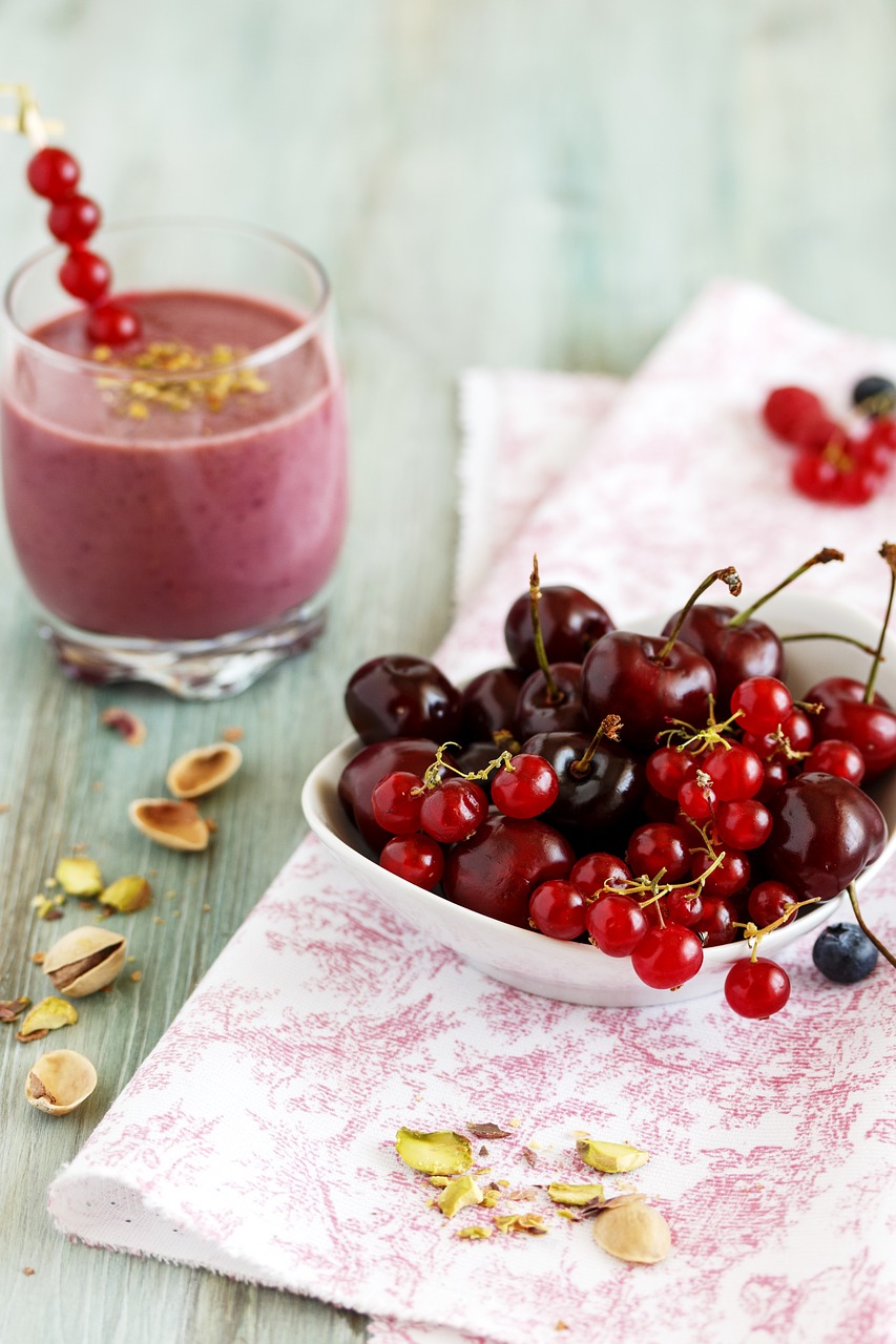 red fruits  dessert  drinks free photo