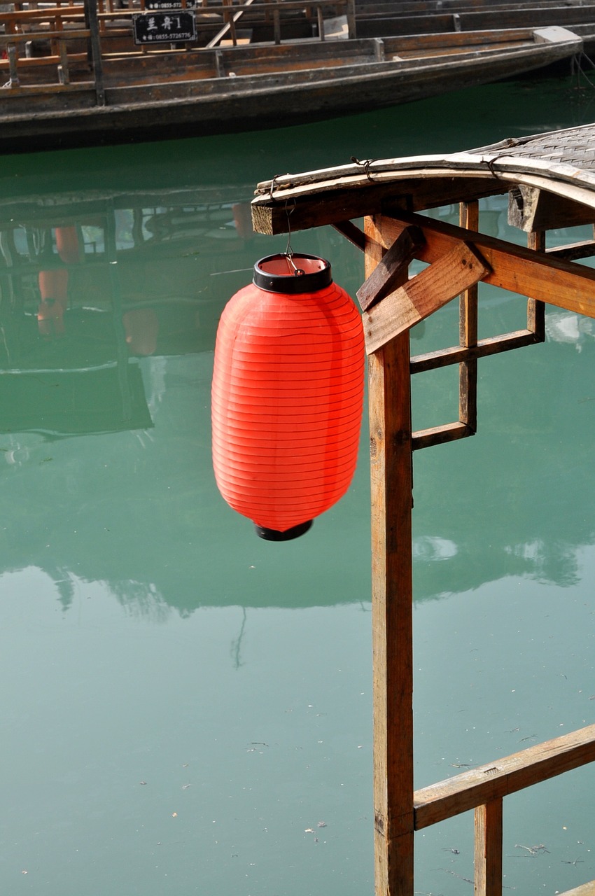 red lantern lake ship free photo