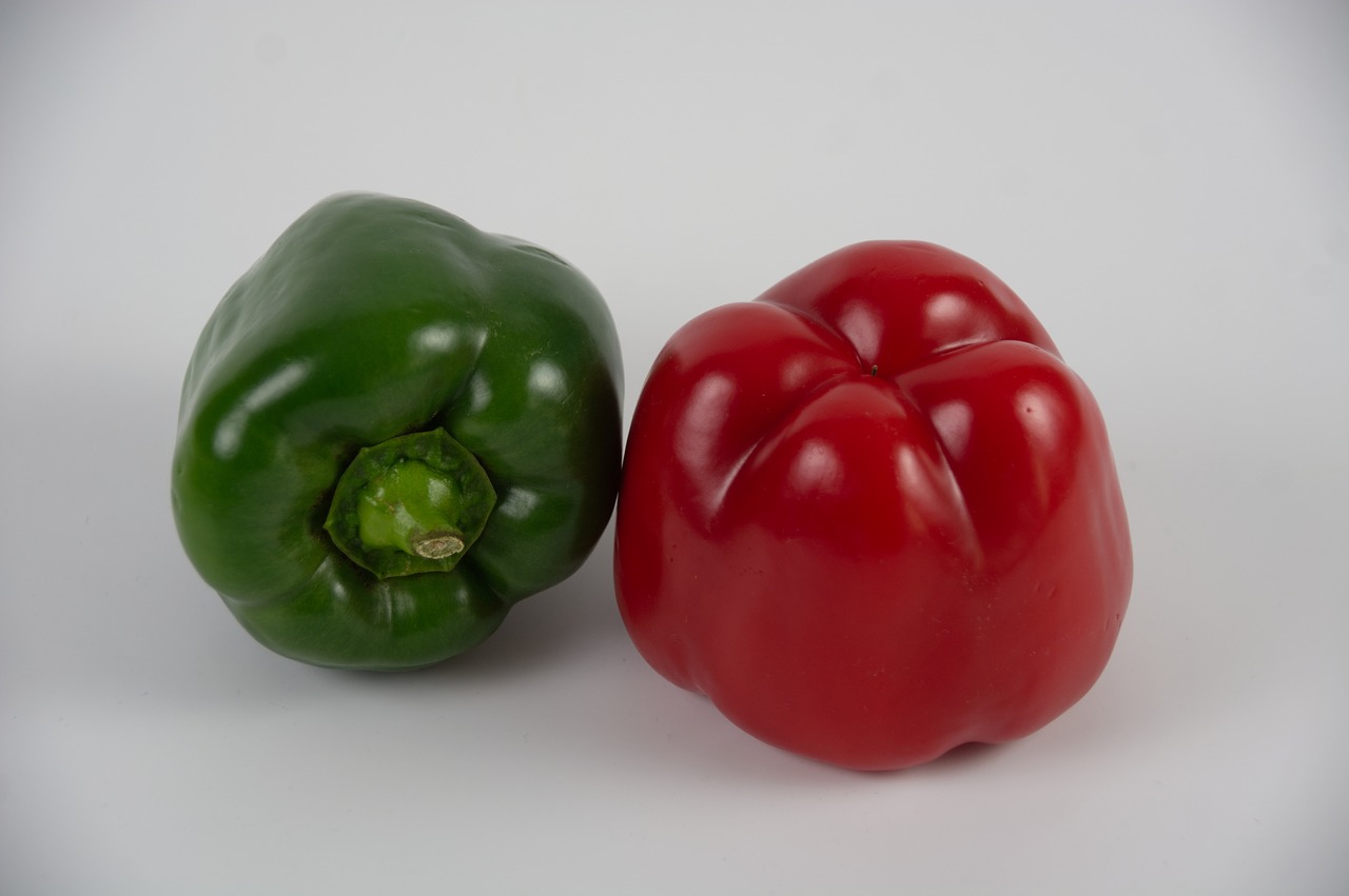 red peppers green peppers market free photo