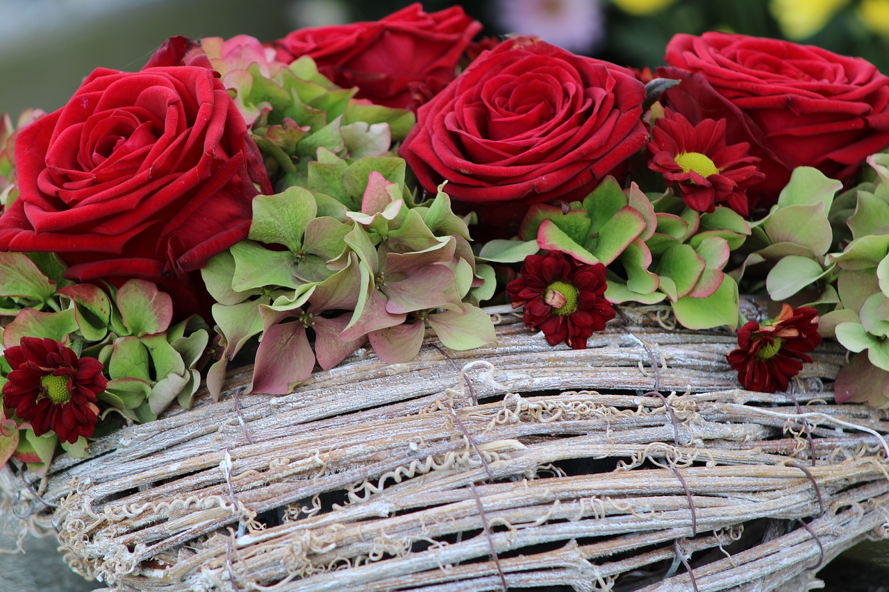 red roses  roses  bouquet free photo