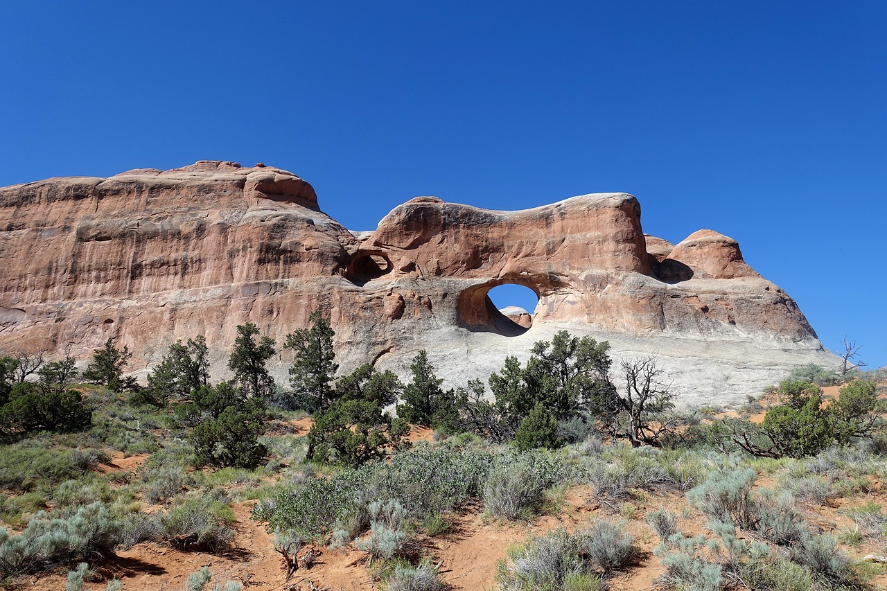 red sandstone  natural arch  hiking free photo