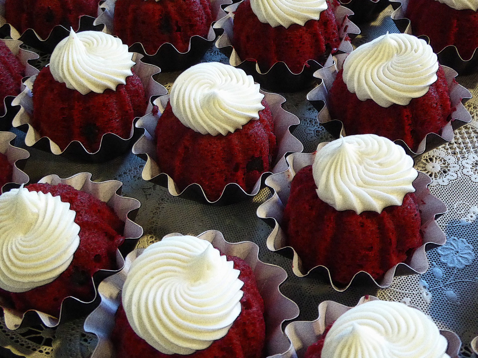 cupcakes red velvet dessert free photo
