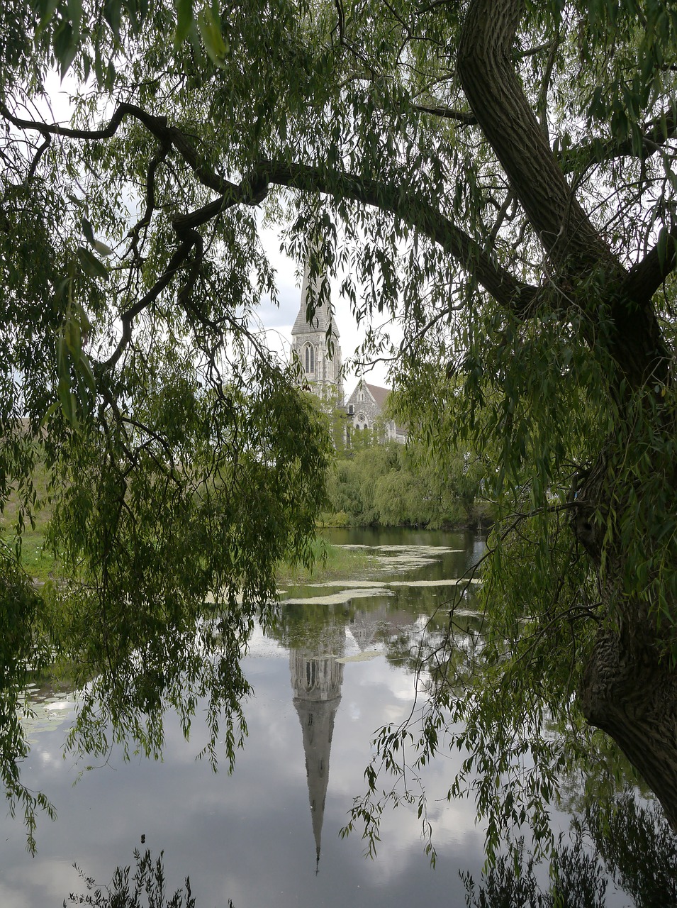 reflection lake church free photo