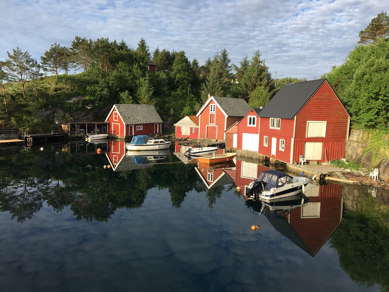 reflection boats sea free photo