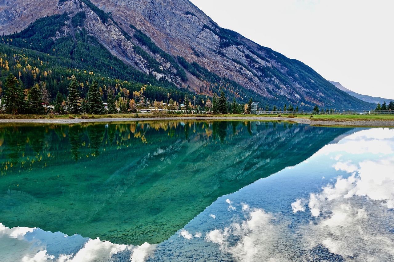 reflection lake mountains free photo