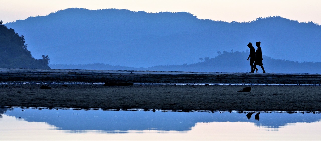 reflection sea people free photo