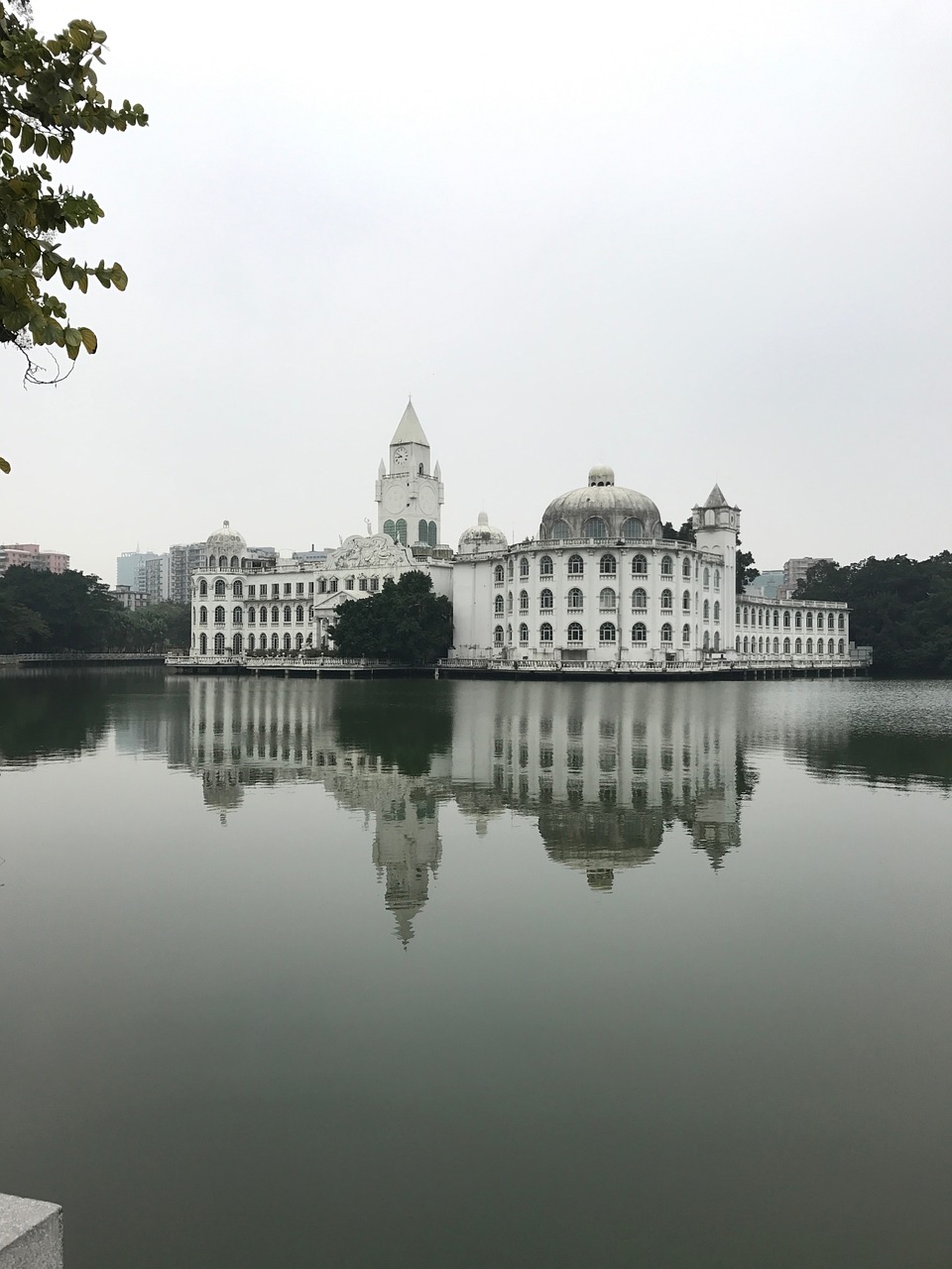 reflection waters building free photo