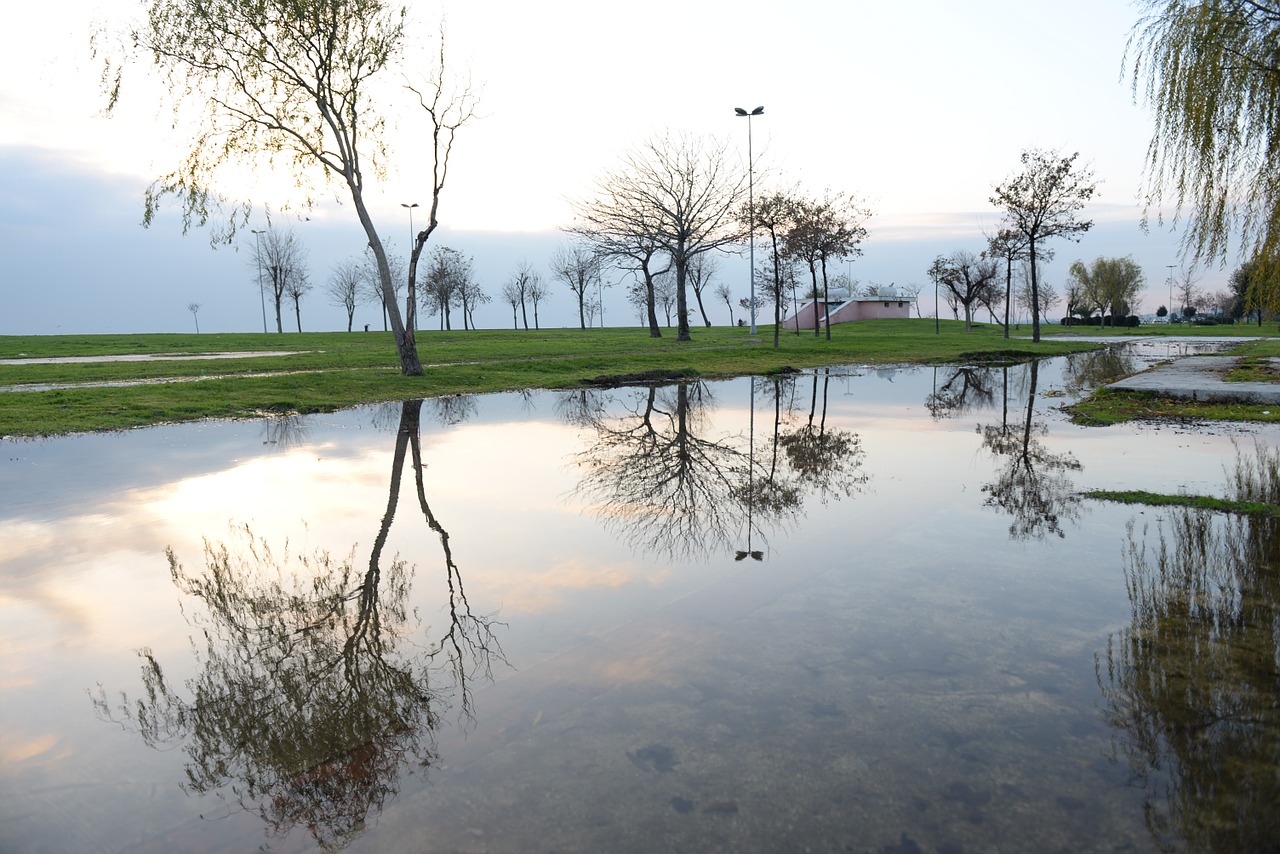 reflection istanbul suadiye free photo