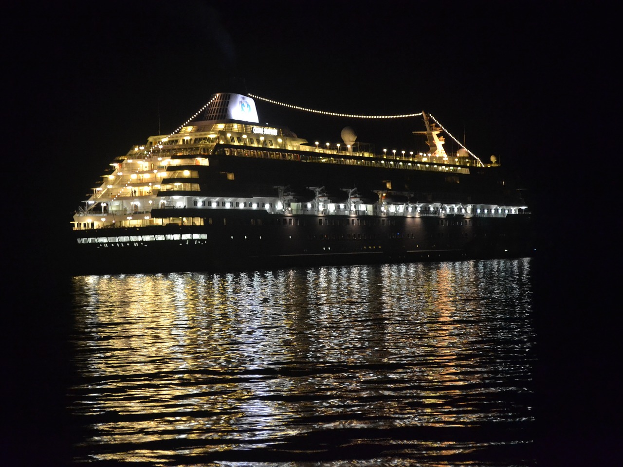reflections cruise ship water free photo
