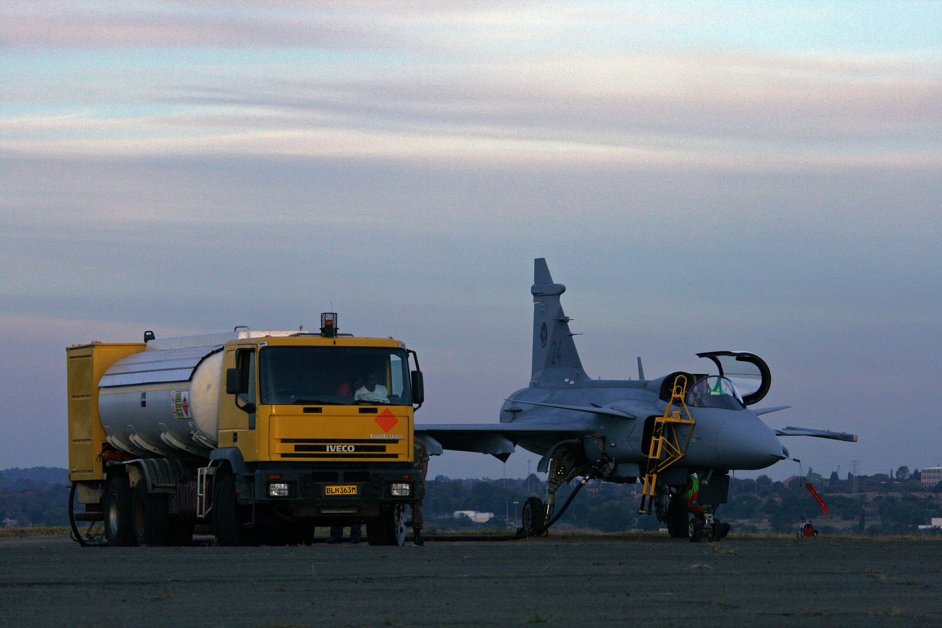 truck jet refueling free photo