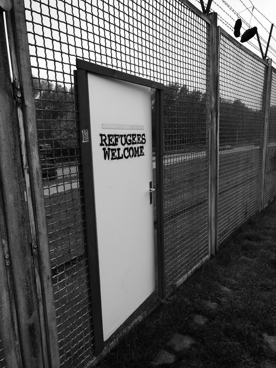 refugees hamburg fence free photo