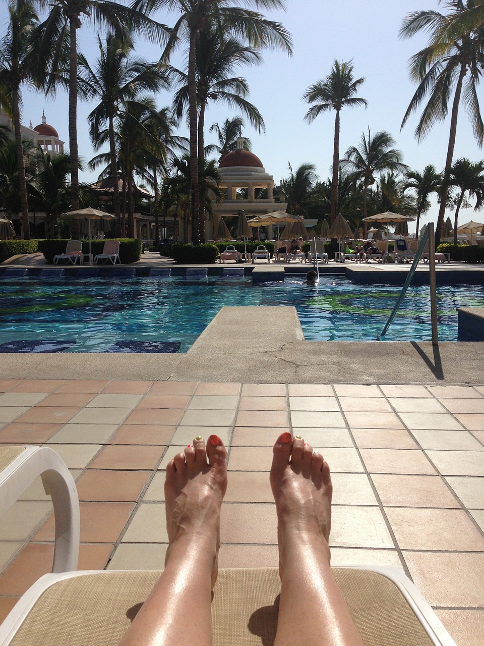 relax toes pool free photo