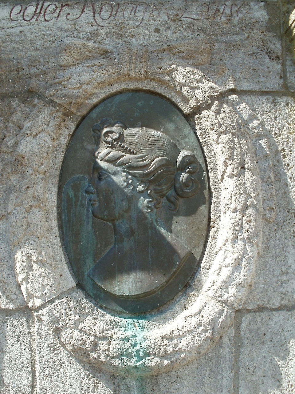 relief bronze luisenbrunnen free photo