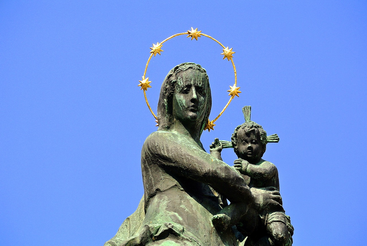 religion maria sculpture free photo