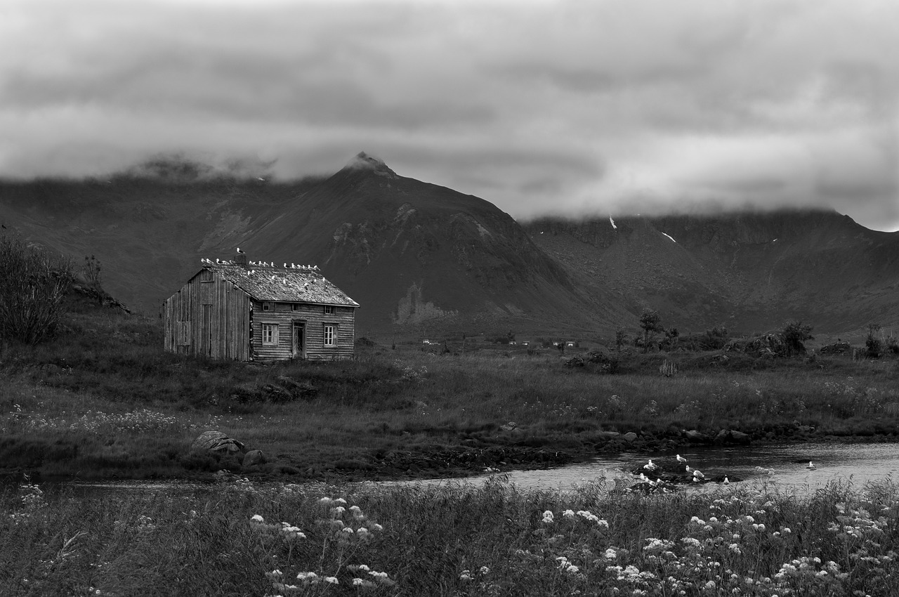 remote cabin  norway  atmospheric free photo