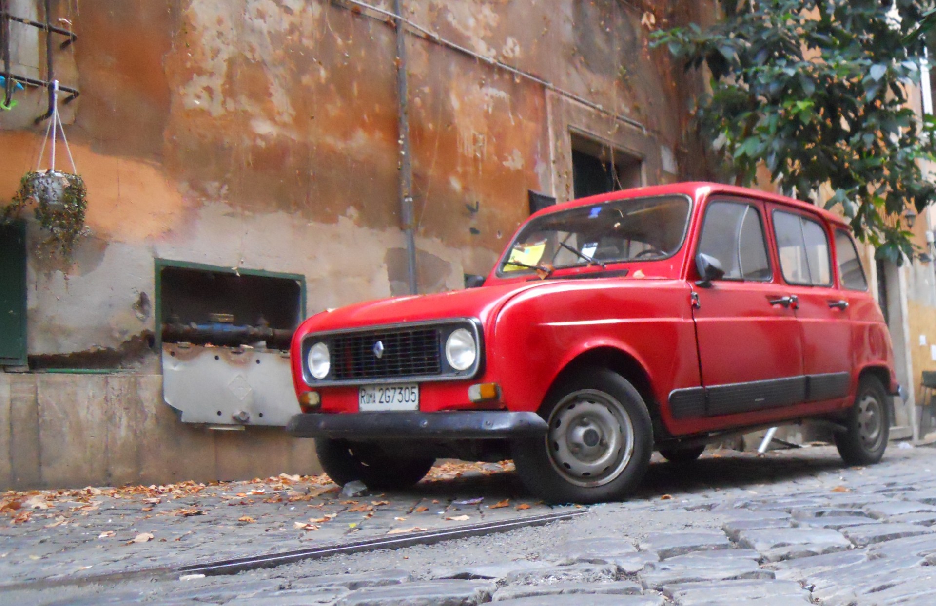 renault r4 renault 4 vintage car free photo