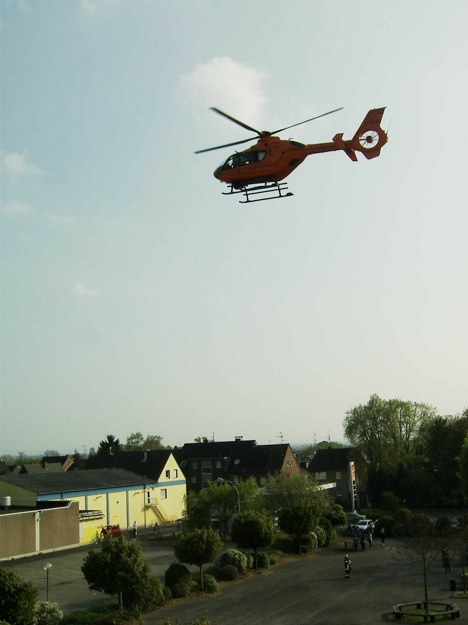 rescue helicopter helicopter residential area free photo