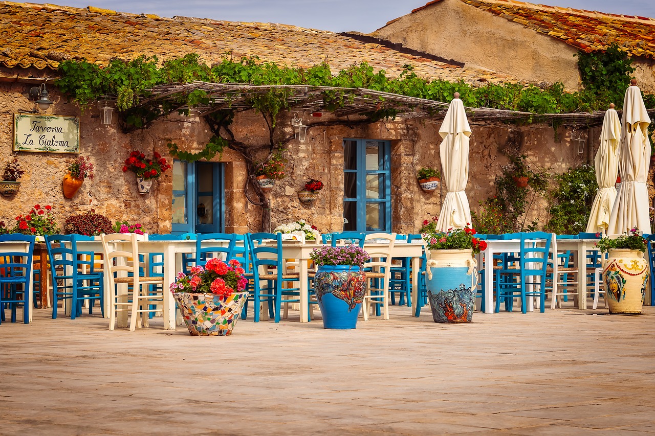 restaurant  tavern  sicily free photo