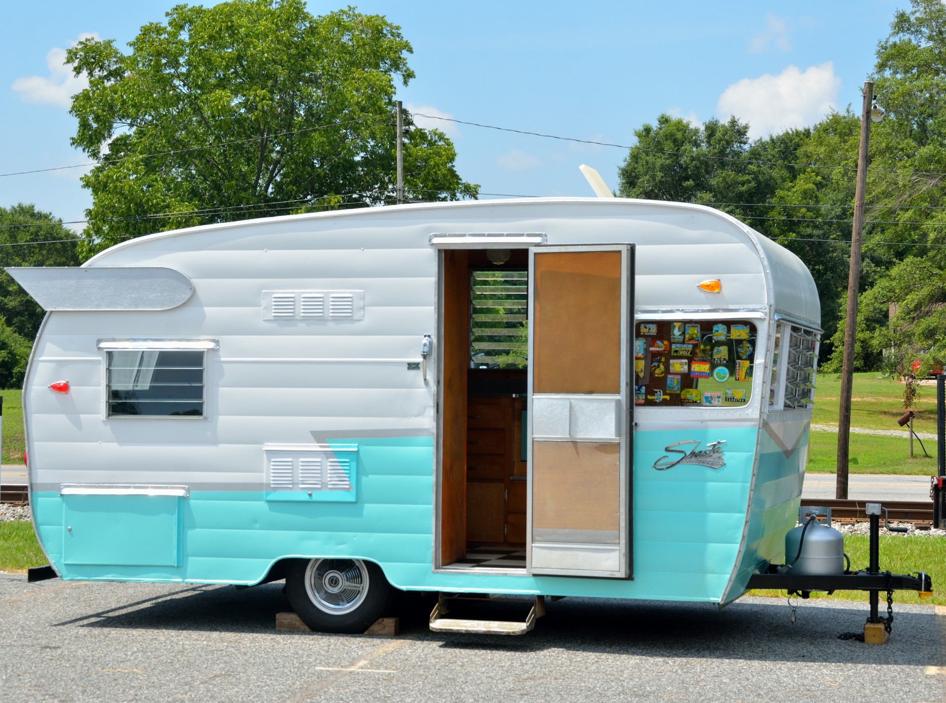 Download free photo of Classic,camper,retro,restored,camping - from needpix.com