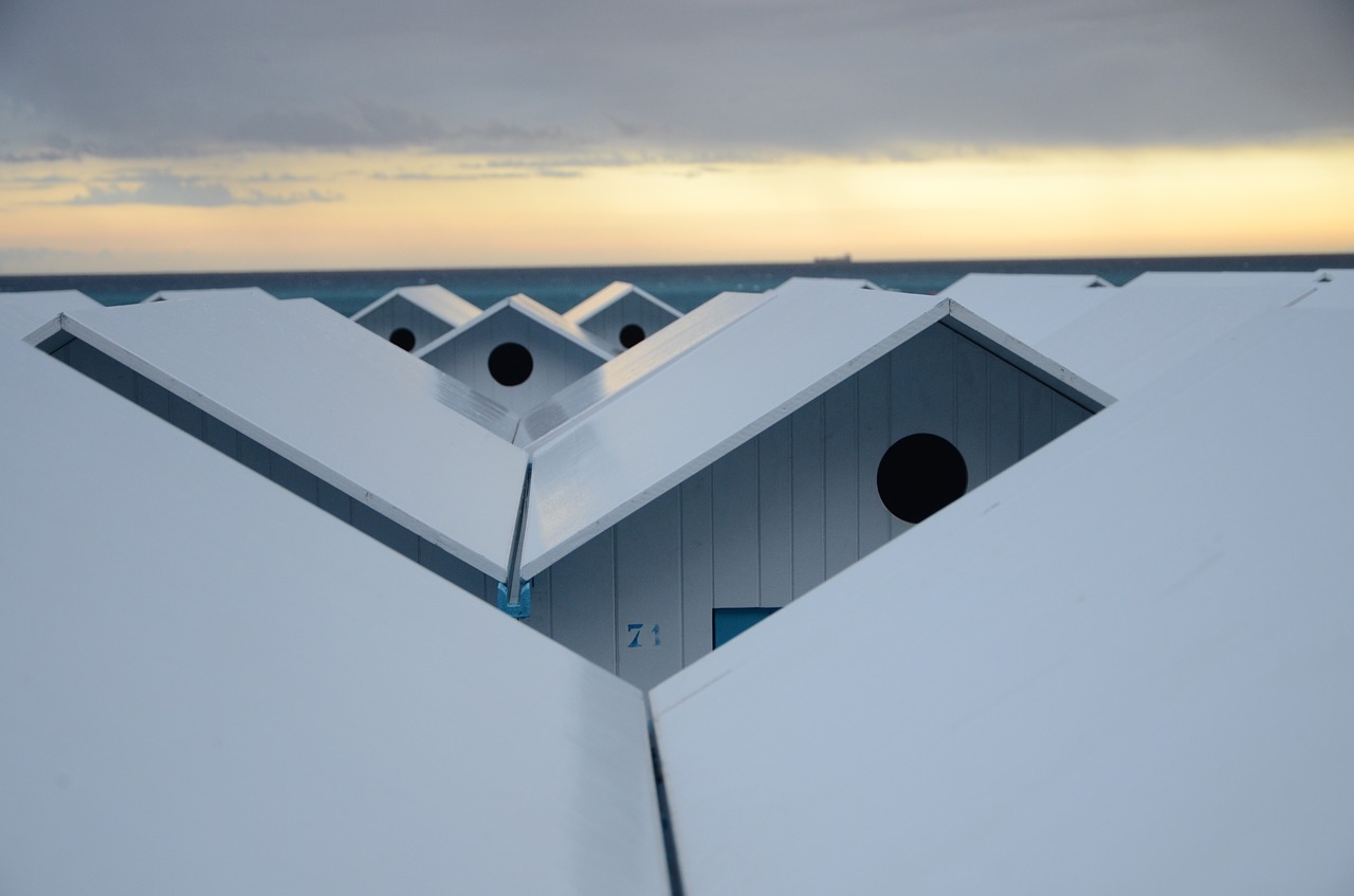 restroom beach the roofs free photo