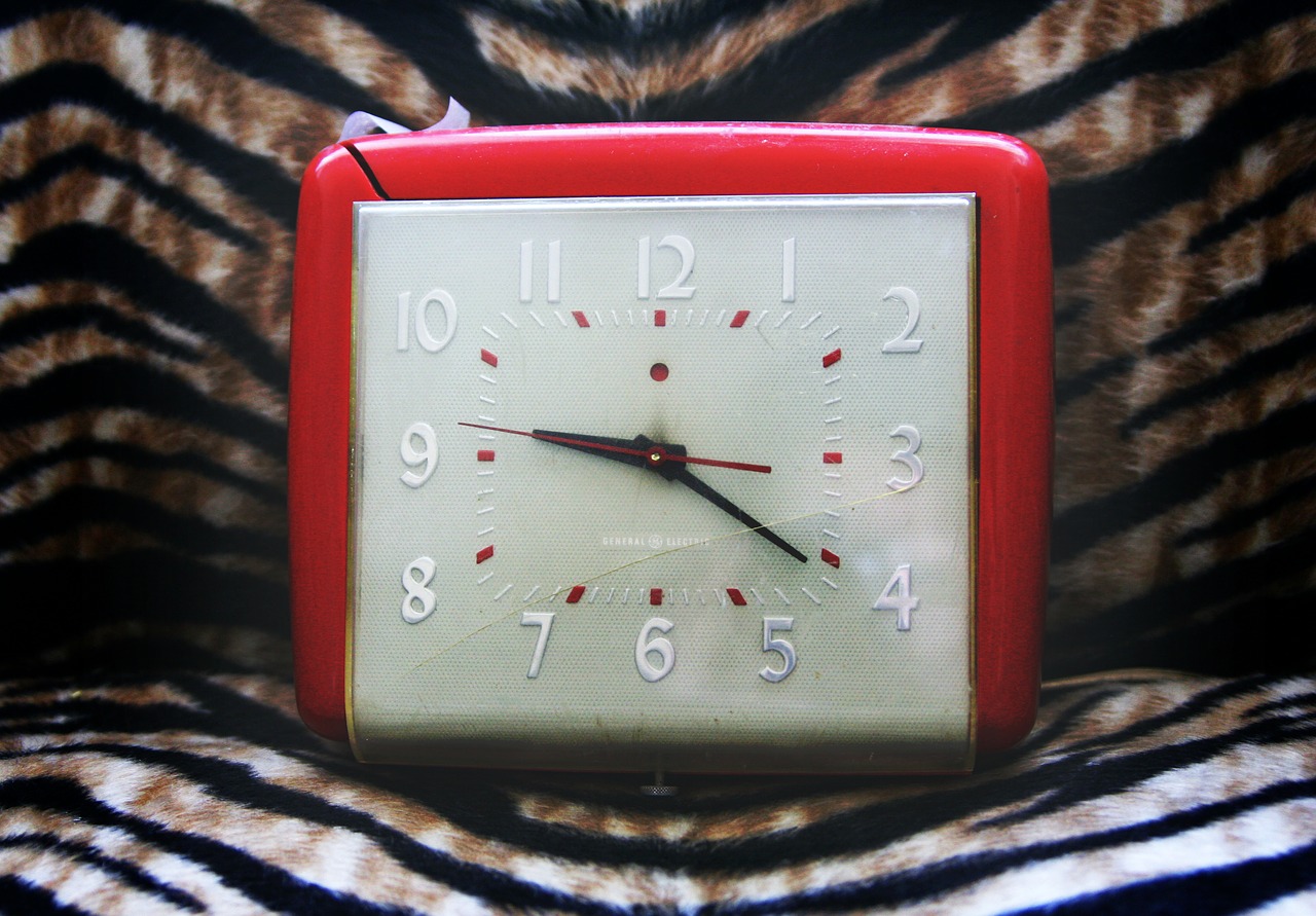 retro clock vintage free photo