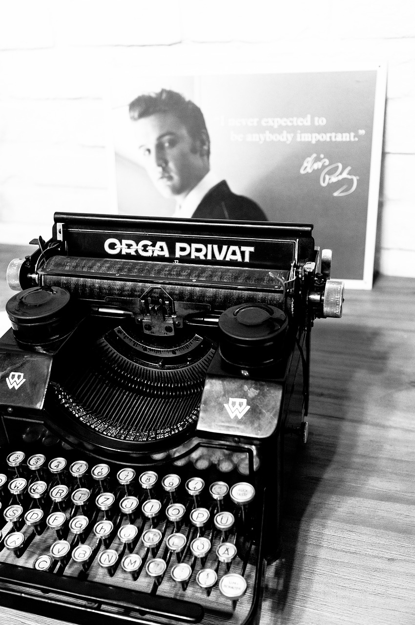 retro typewriter orga privat free photo