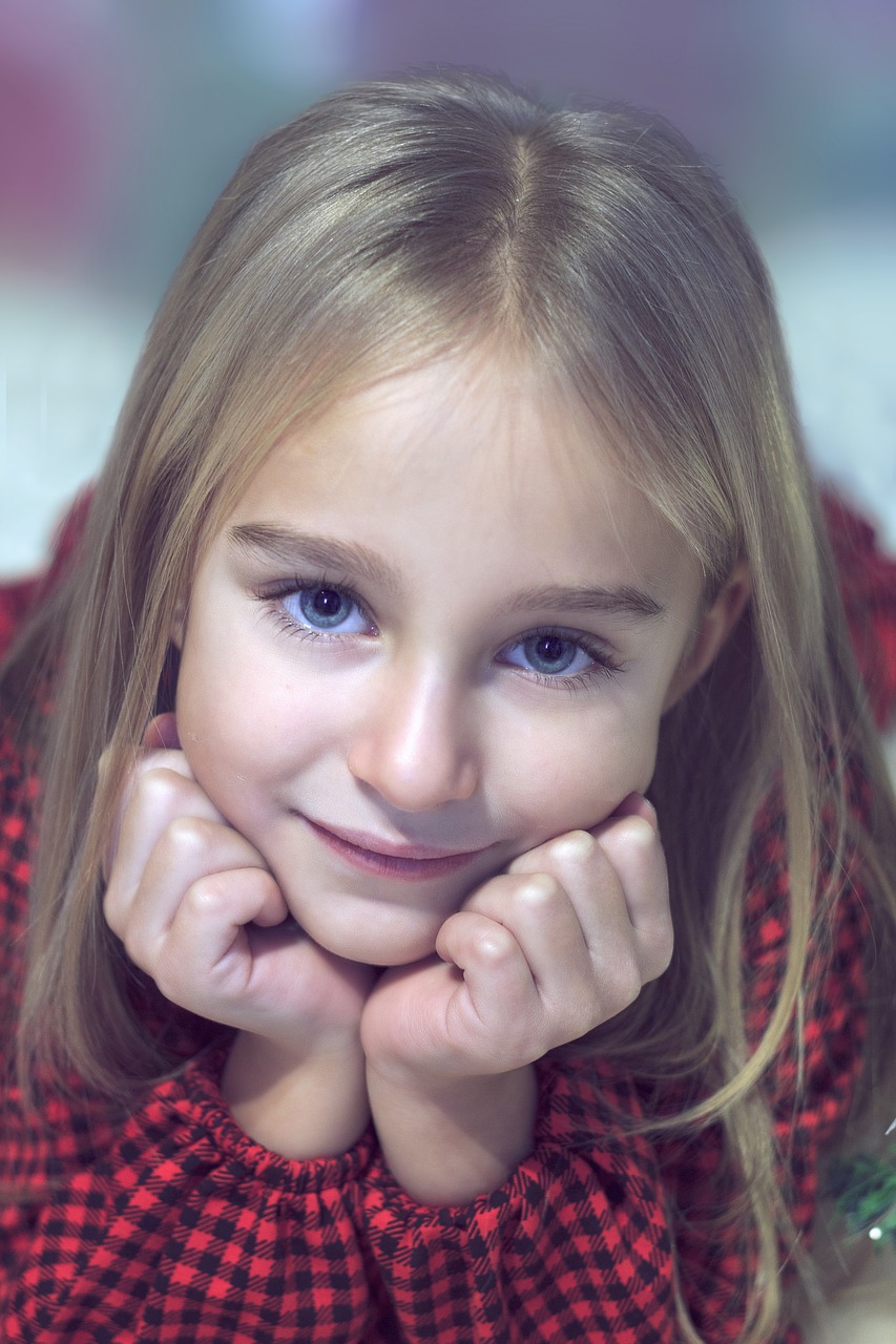 reverie  eyes  the little girl free photo