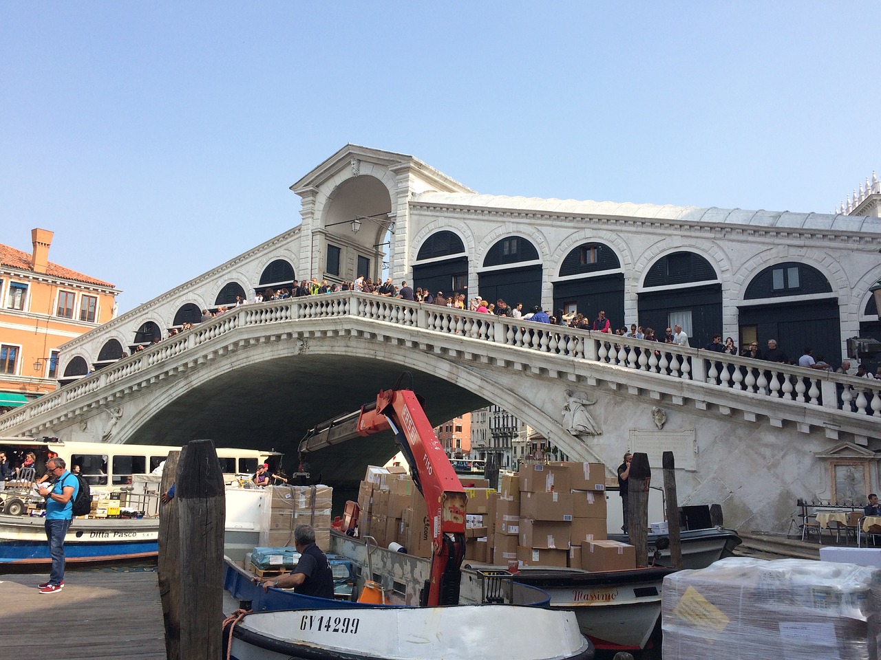 rialto bridge venice free photo