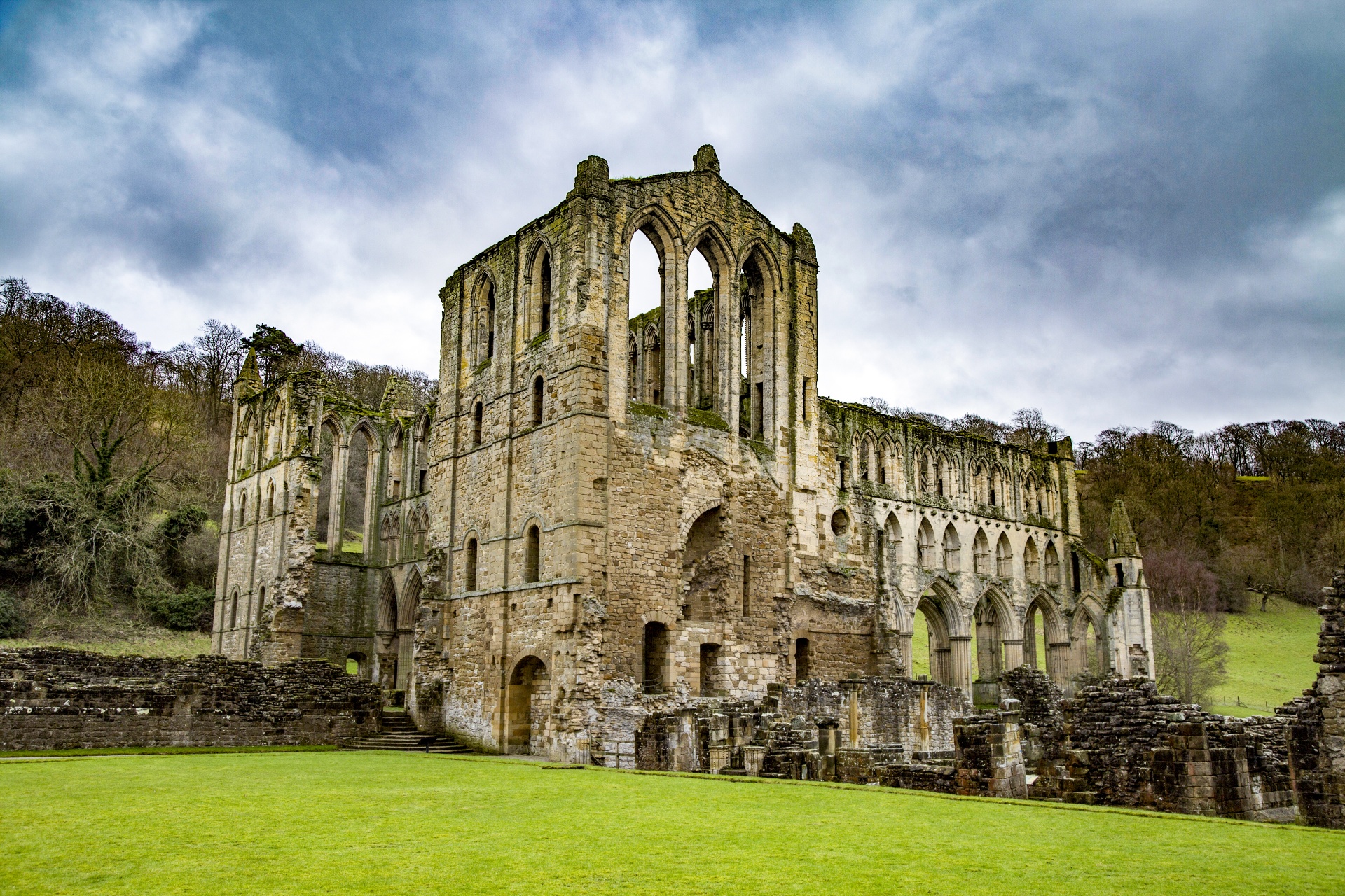 Аббатство. Rievaulx Abbey. Rievaulx Abbey, North Yorkshire. Аббатство Монглан. Аббатство Меллифонт.