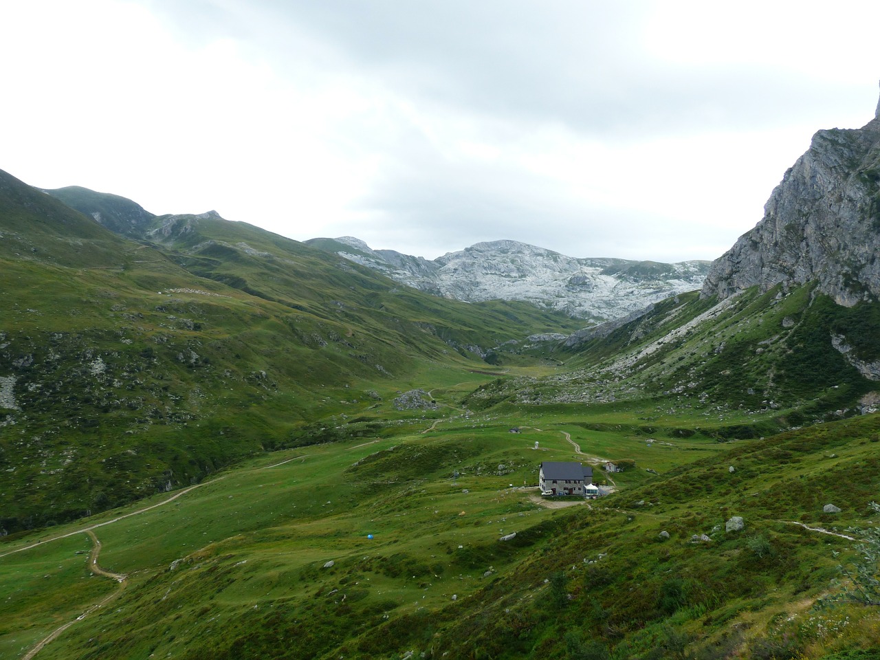 rifugio mondovì rifugio garelli alpine hut free photo