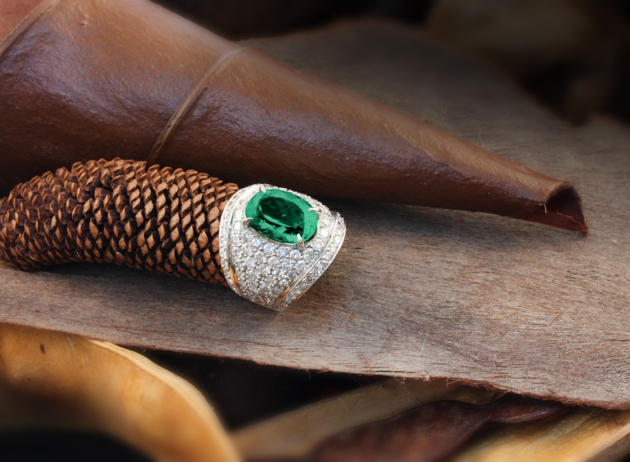 ring emerald gold free photo