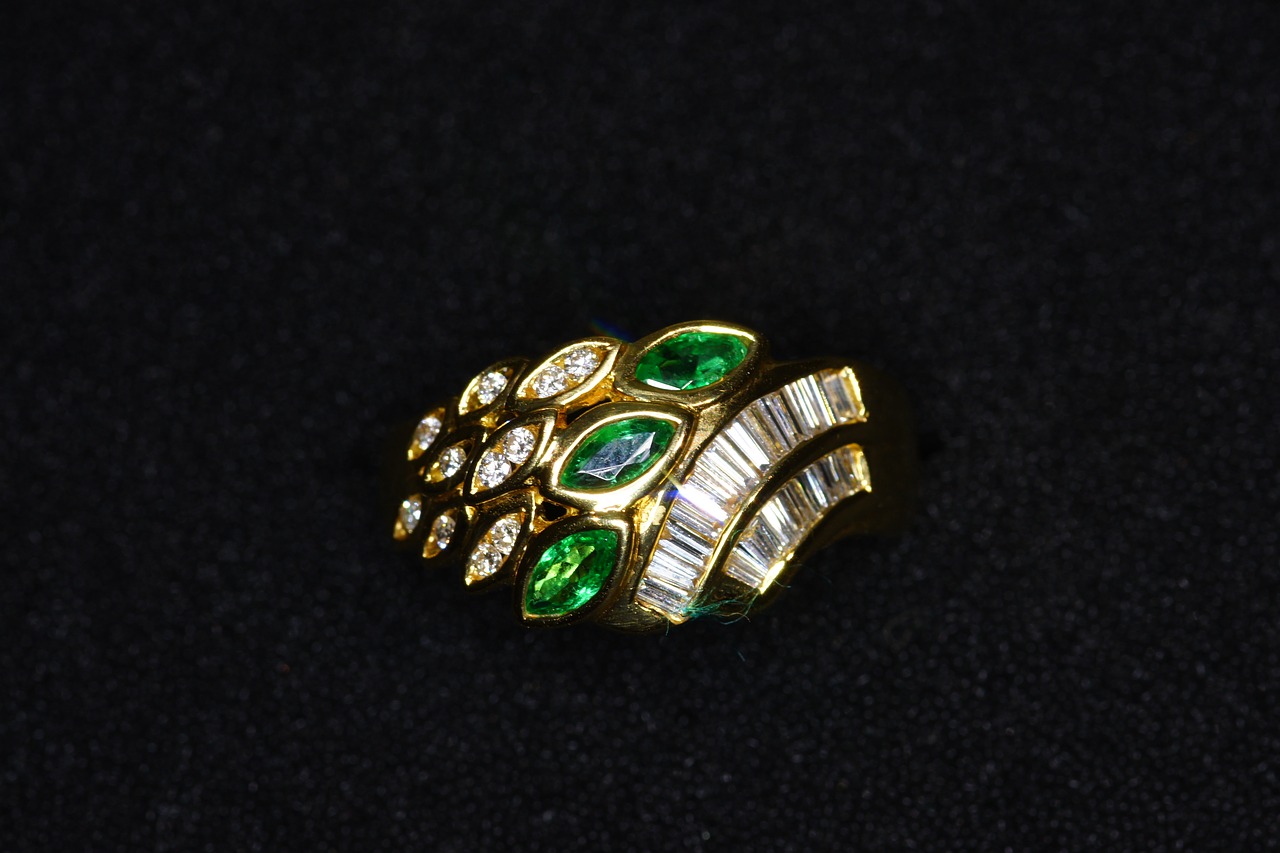 ring emerald diamonds free photo