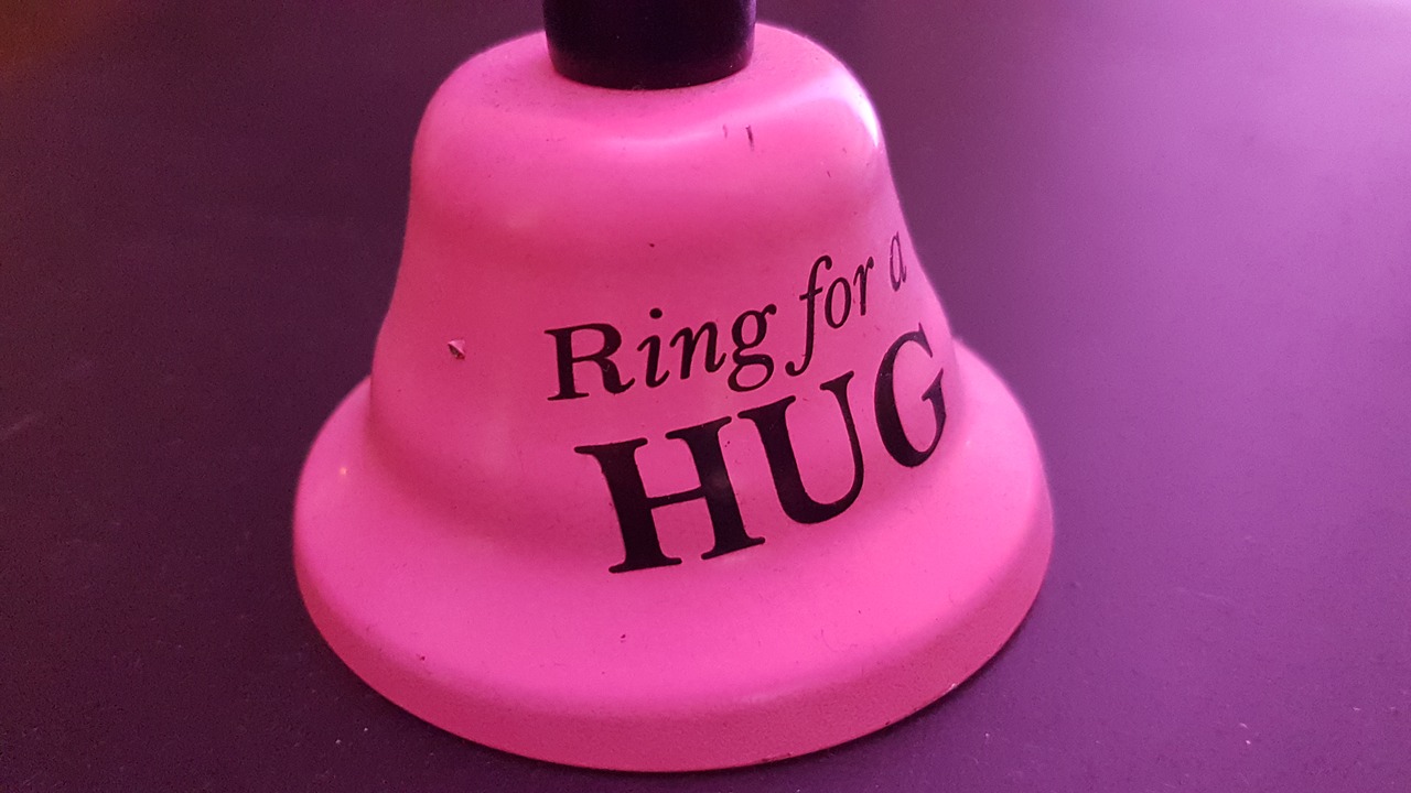 ring  bell  hug free photo