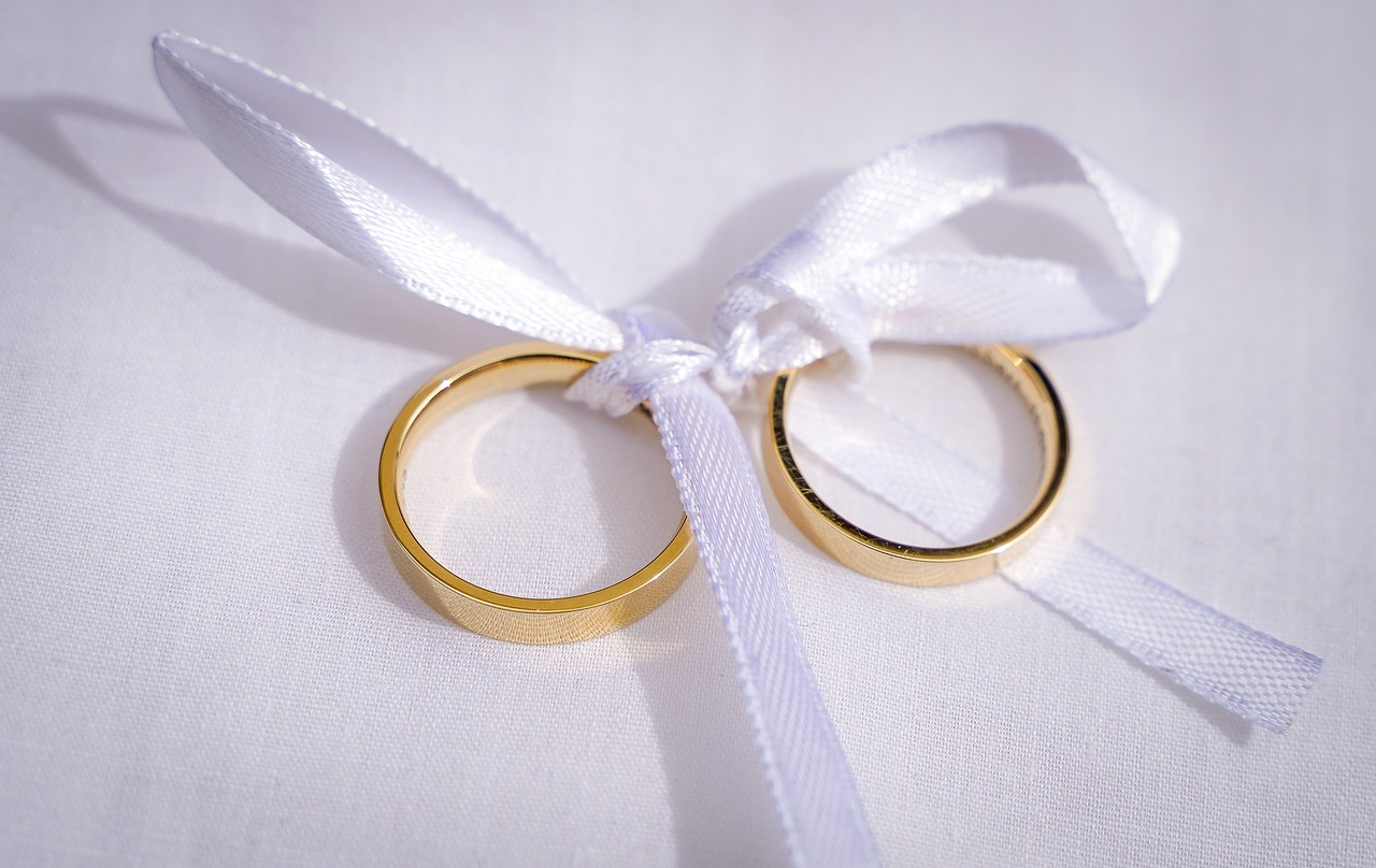 rings  wedding rings  golden rings free photo