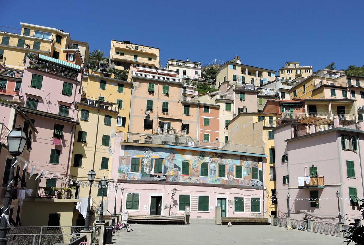 riomaggiore houses color free photo