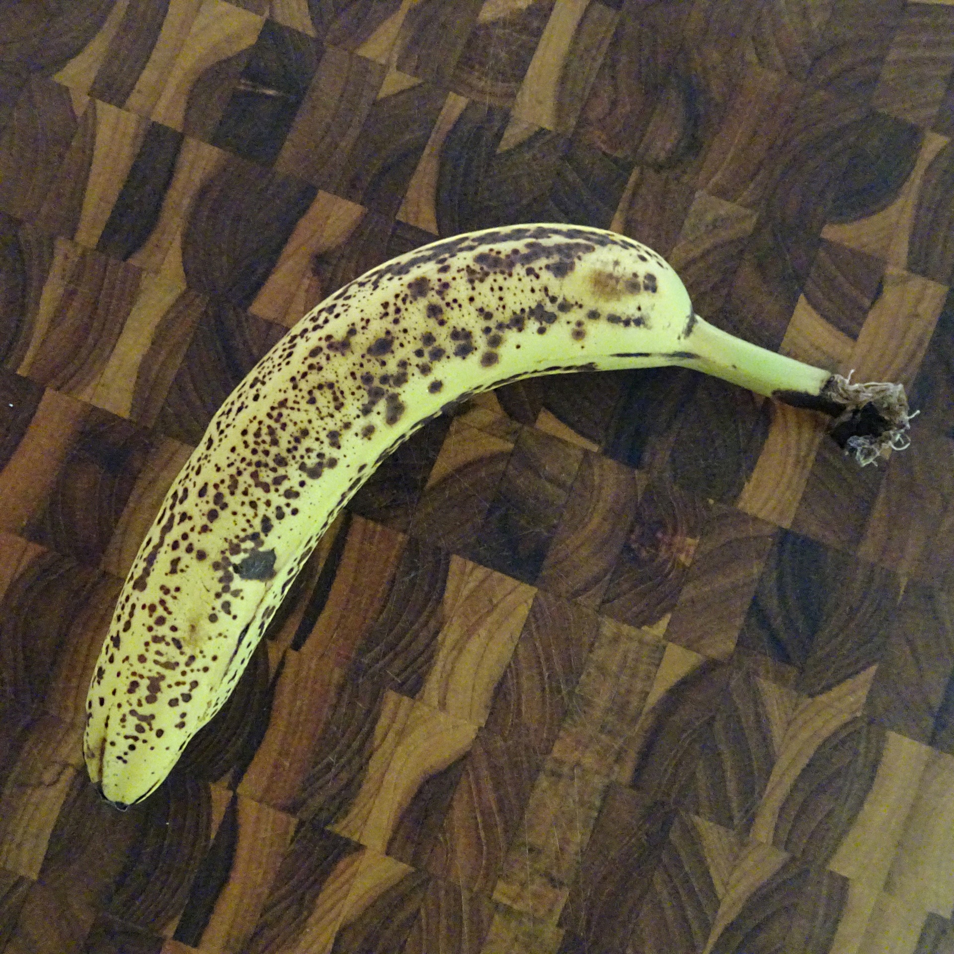 ripe banana cutting free photo