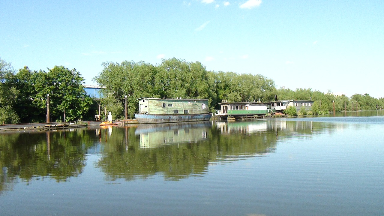 river houseboat water free photo