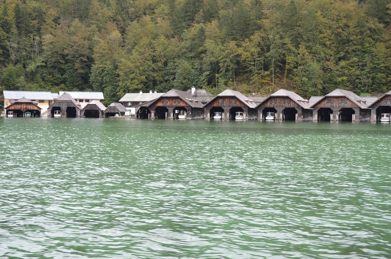 river boats dock free photo