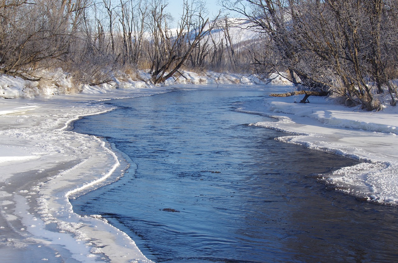 river back on track bend free photo