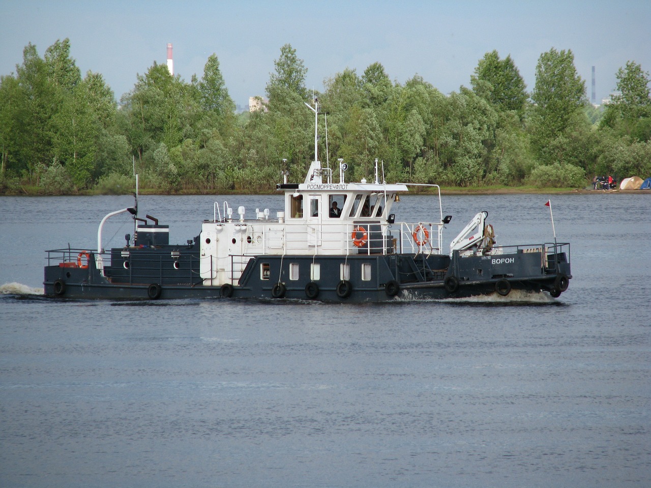 river tug sky free photo