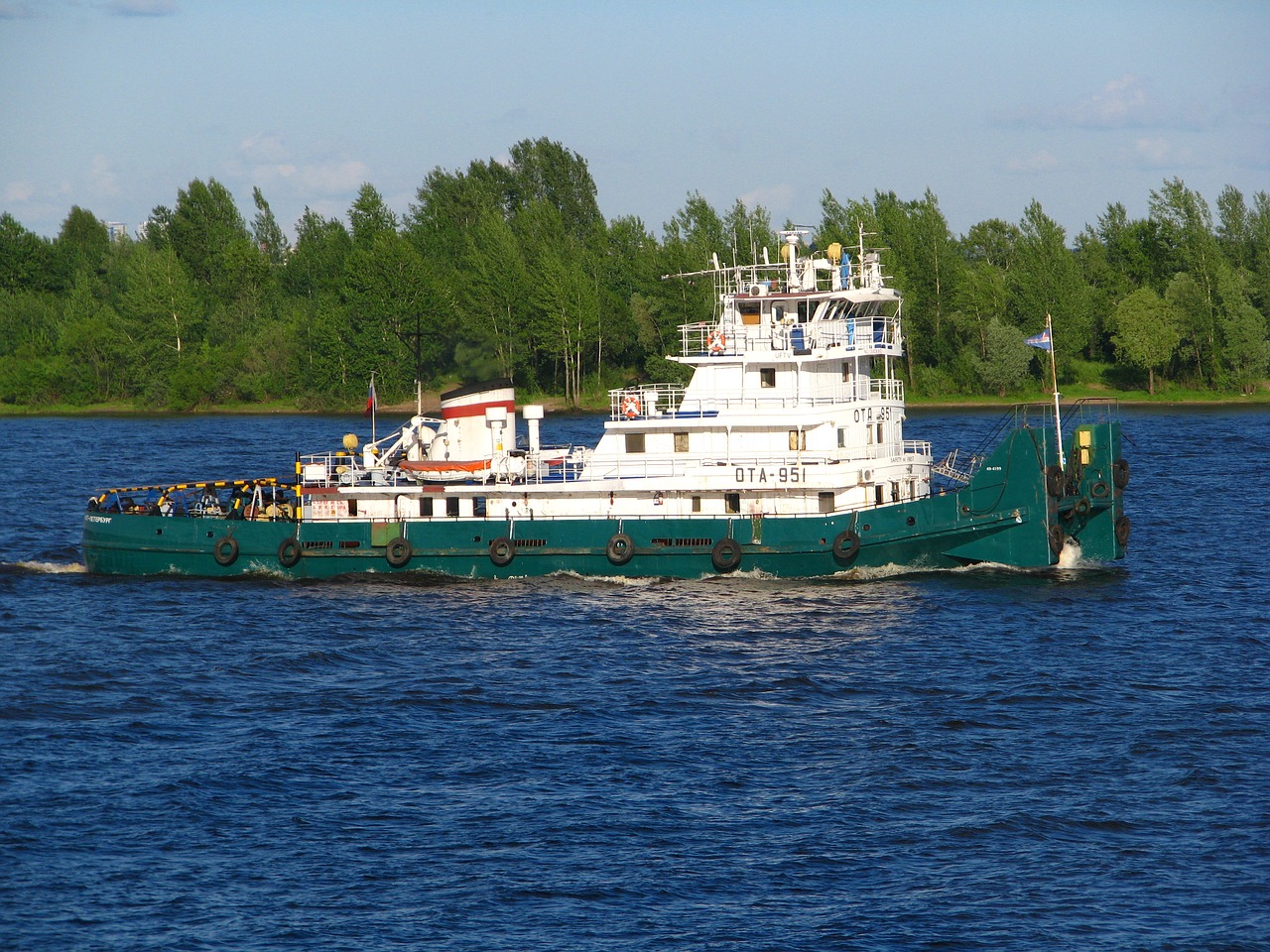 river tug sky free photo