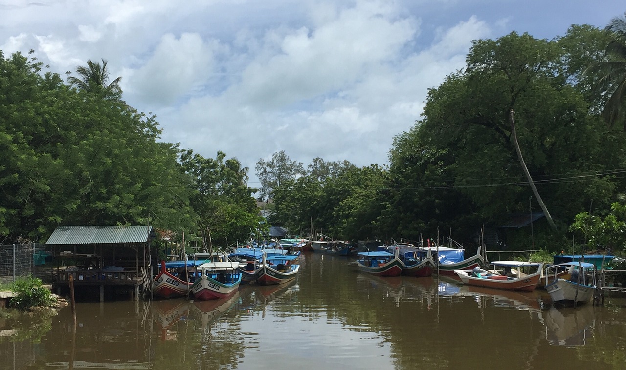 river boats fishing boats free photo