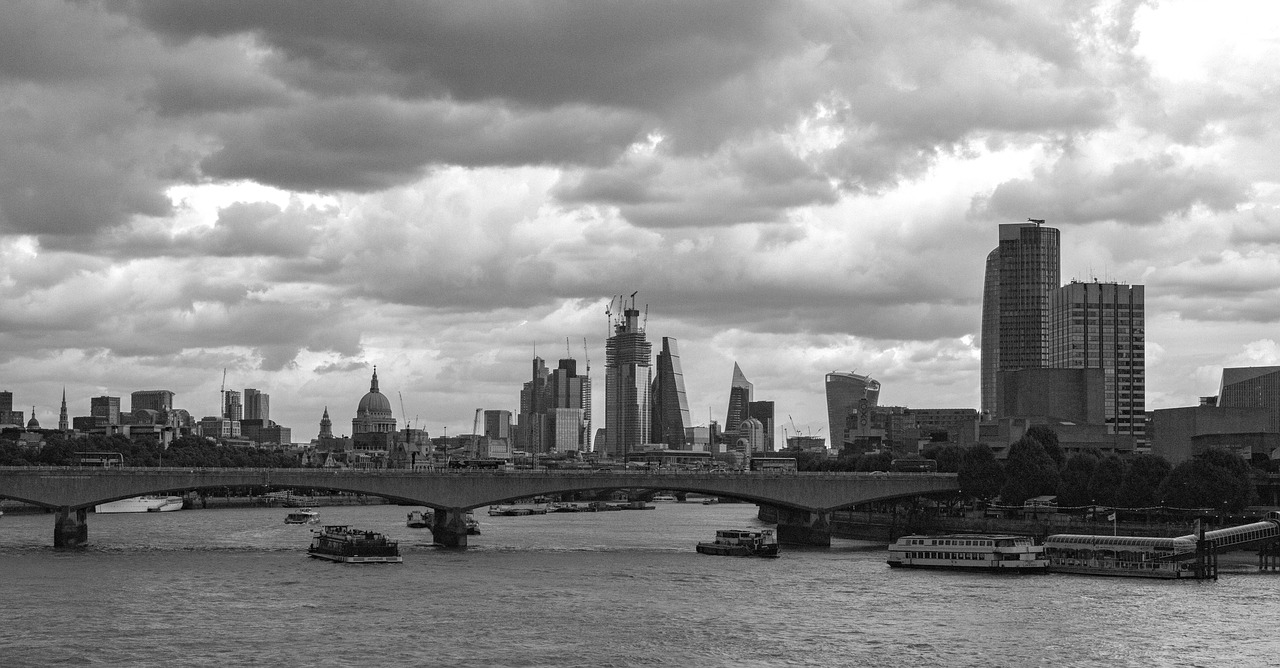 river  london  buildings free photo