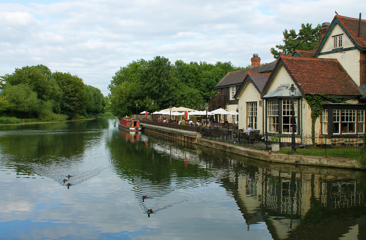 river building restaurant free photo