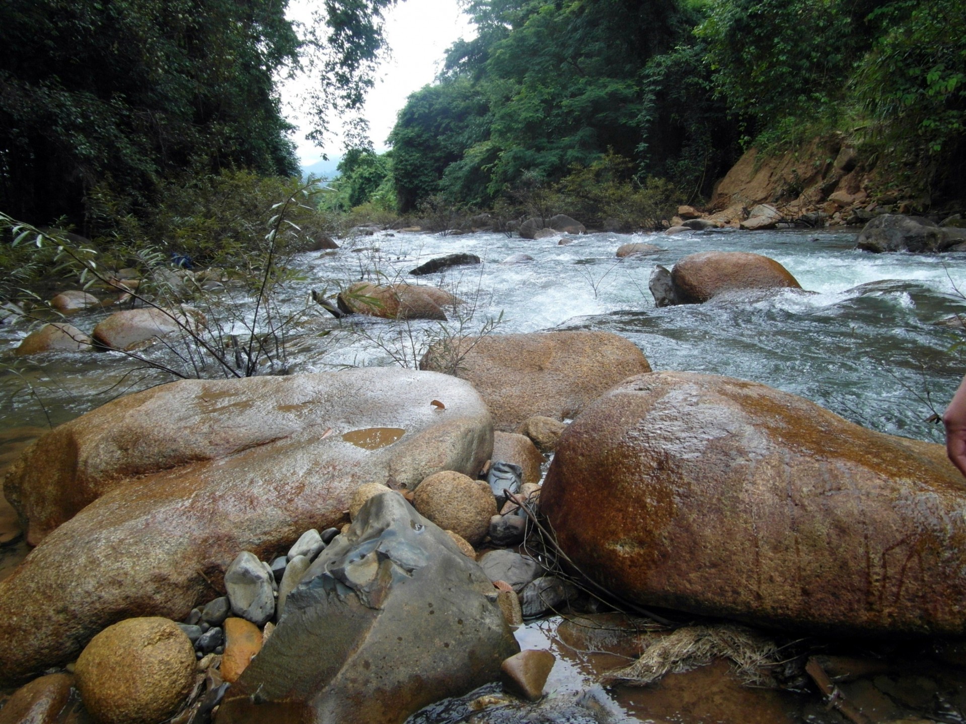 blue boulder flow free photo