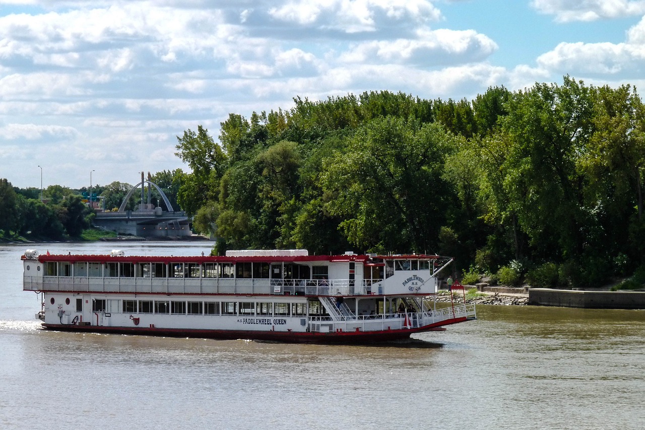 river boat  winnipeg  manitoba free photo